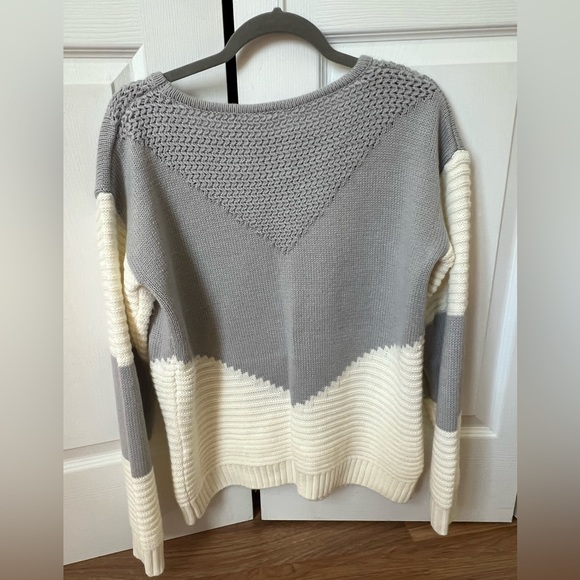 Sweater - Amazon - Picture 9 of 10